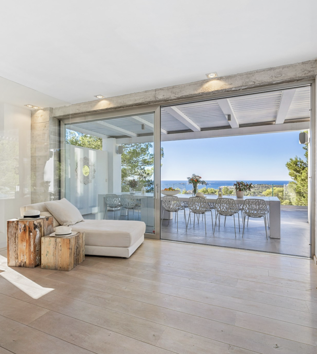Resa Estates Ivy Cala Tarida Ibiza  luxe woning villa for rent te huur house lounge .png
